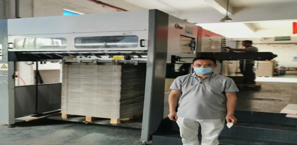 全自动智能模切机 Automatic intelligent die cutting machine